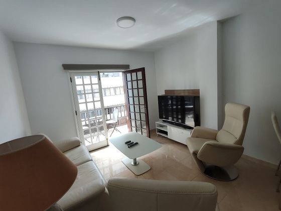 Foto 2 de Alquiler de piso en paseo Milicias de Garachico de 2 habitaciones con terraza y muebles