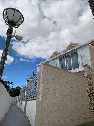 Foto 2 de Casa adosada en venta en calle Virgo de 2 habitaciones con terraza y piscina