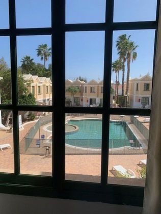 Foto 1 de Casa adossada en venda a calle Virgo de 2 habitacions amb terrassa i piscina