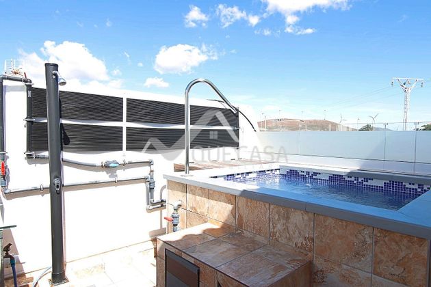 Foto 1 de Dúplex en venda a Vecindario-Paredilla-Sardina de 3 habitacions amb terrassa i piscina