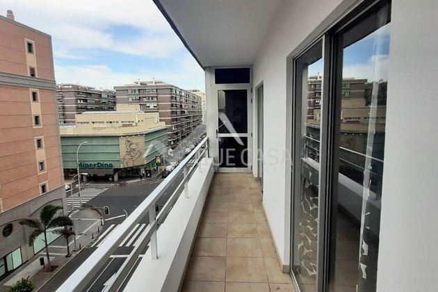 Foto 1 de Alquiler de piso en Triana de 2 habitaciones con balcón y ascensor