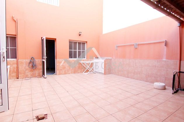 Foto 1 de Venta de casa en Playa de Arinaga de 4 habitaciones con terraza y garaje