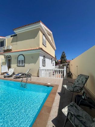 Foto 1 de Casa en lloguer a calle Calderón de la Barca de 3 habitacions amb terrassa i piscina