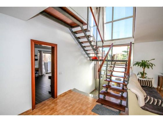 Foto 1 de Casa adossada en venda a Burrero de 4 habitacions amb terrassa i garatge