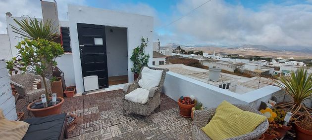 Foto 1 de Venta de casa en Villa de Teguise de 3 habitaciones con terraza
