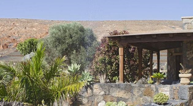 Foto 2 de Venta de chalet en Los Valles de 4 habitaciones con terraza y jardín