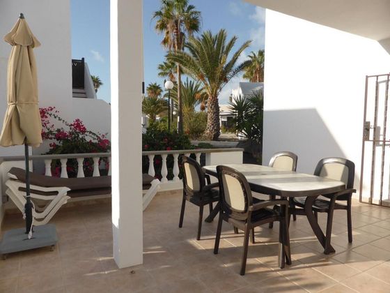 Foto 2 de Pis en venda a Costa Teguise de 2 habitacions amb terrassa i piscina