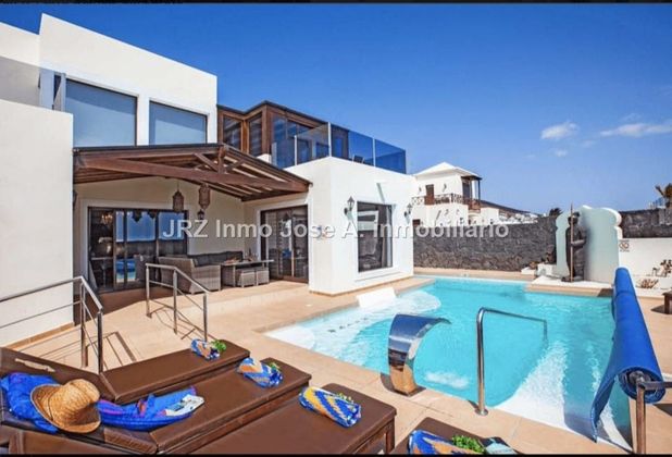 Foto 2 de Casa adossada en venda a Playa Blanca de 5 habitacions amb terrassa i piscina