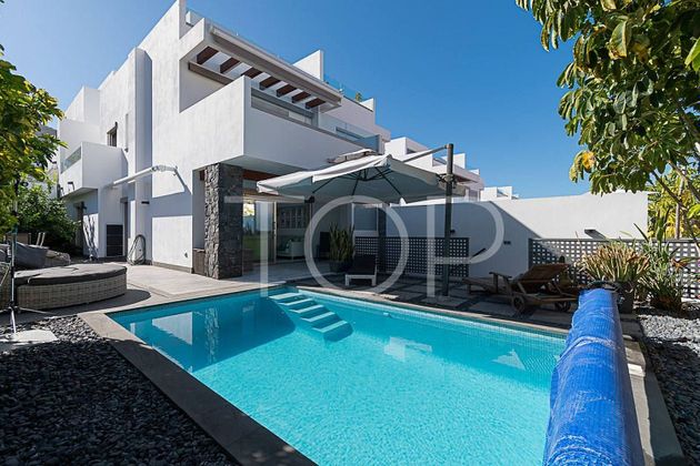 Foto 1 de Casa adossada en venda a avenida San Francisco de 3 habitacions amb terrassa i piscina