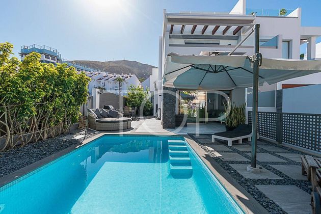 Foto 2 de Casa adossada en venda a avenida San Francisco de 3 habitacions amb terrassa i piscina