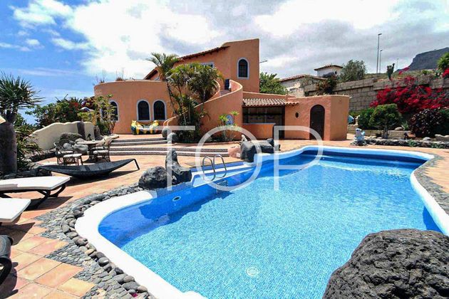 Foto 1 de Chalet en venta en Chayofa - Las Camellas de 10 habitaciones con terraza y piscina