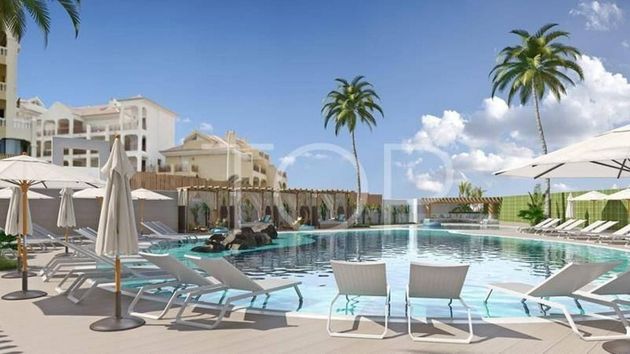 Foto 2 de Venta de dúplex en Los Cristianos - Playa de las Américas de 1 habitación con terraza y piscina