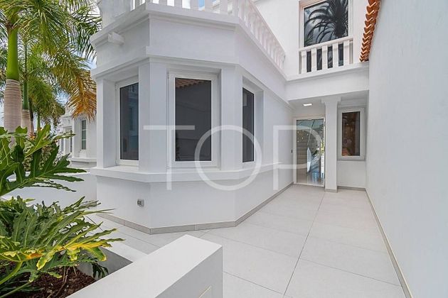 Foto 2 de Venta de casa adosada en Costa Adeje de 3 habitaciones con terraza y piscina