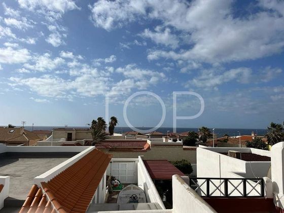 Foto 2 de Casa adossada en venda a El Médano de 3 habitacions amb terrassa i garatge