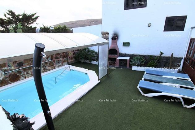 Foto 1 de Casa en venda a Conil - Vega del Tegoyo de 4 habitacions amb piscina i jardí