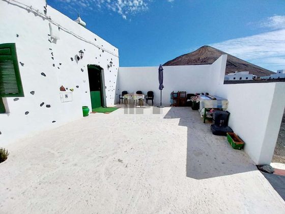 Foto 1 de Casa rural en venda a Tinajo de 1 habitació i 3700 m²