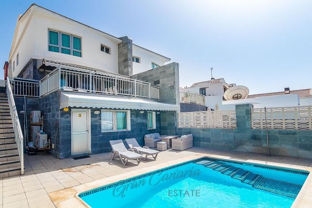 Foto 1 de Casa en venta en calle Nayra de 4 habitaciones con terraza y piscina