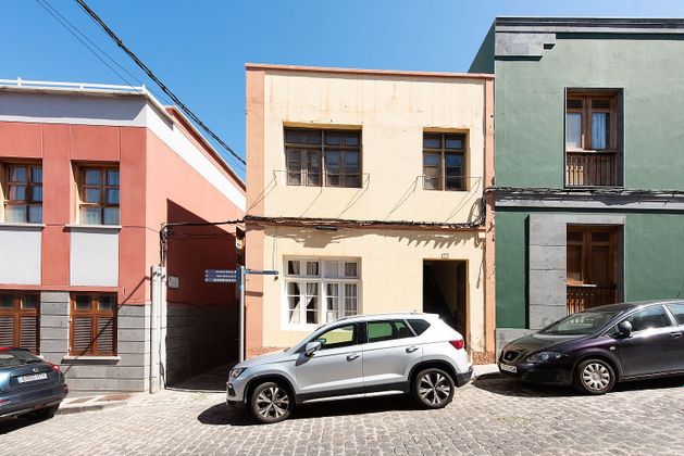 Foto 1 de Pis en venda a calle Pérez Galdós de 5 habitacions i 137 m²