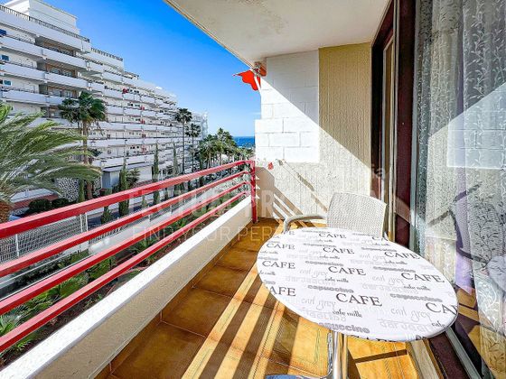 Foto 2 de Estudi en venda a calle Venezuela amb terrassa i piscina