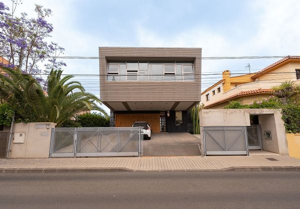 Foto 1 de Xalet en venda a calle Miguel Ángel de 5 habitacions amb terrassa i jardí