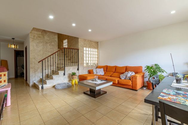 Foto 2 de Casa adossada en venda a calle Cuzco de 3 habitacions amb garatge