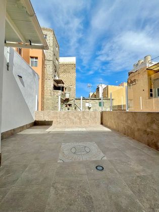 Foto 2 de Alquiler de ático en Vegueta de 1 habitación con terraza