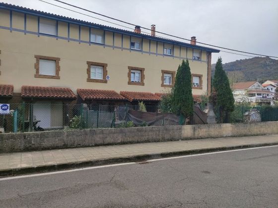Foto 2 de Casa adossada en venda a barrio Del Bao de 4 habitacions amb terrassa i jardí
