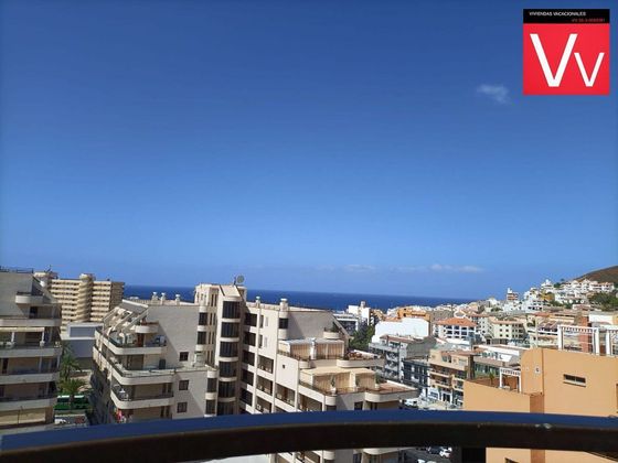 Foto 1 de Venta de ático en Los Cristianos - Playa de las Américas de 2 habitaciones con terraza y balcón
