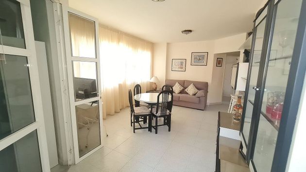 Foto 1 de Pis en lloguer a calle Gran Canaria de 2 habitacions amb mobles i ascensor