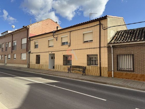Foto 1 de Casa en venda a Renedo de Esgueva de 11 habitacions amb terrassa i garatge