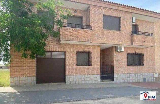 Foto 1 de Casa en venda a Sonseca de 5 habitacions amb terrassa i garatge
