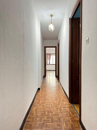 Foto 2 de Piso en venta en Os Mallos - San Cristóbal de 4 habitaciones con ascensor