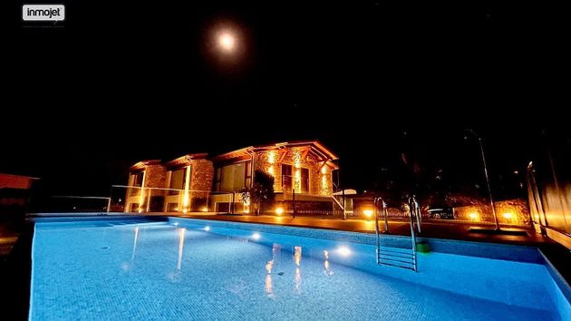 Foto 2 de Venta de chalet en Pría-Nueva-Hontoria-Naves de 9 habitaciones con terraza y piscina