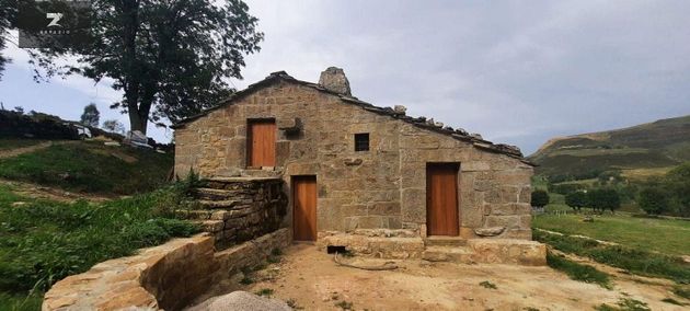 Foto 1 de Casa rural en venta en Espinosa de los Monteros de 2 habitaciones y 206 m²