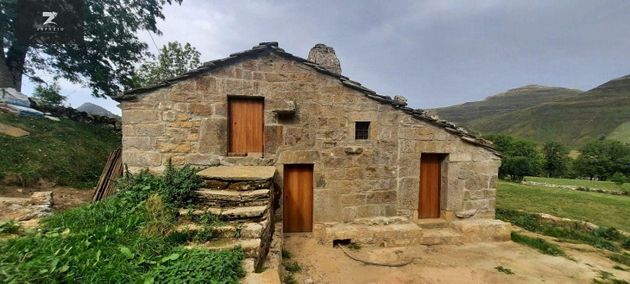 Foto 2 de Casa rural en venda a Espinosa de los Monteros de 2 habitacions i 206 m²