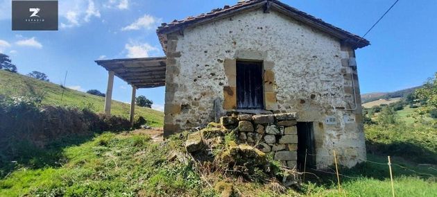 Foto 1 de Casa rural en venda a Villafufre de 1 habitació amb jardí