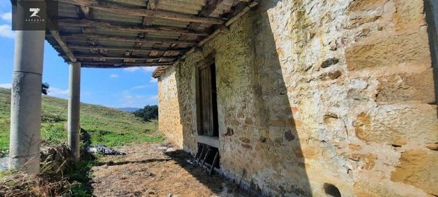 Foto 2 de Casa rural en venta en Villafufre de 1 habitación con jardín