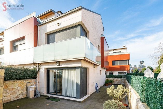 Foto 2 de Casa en venda a Oruña de 3 habitacions amb terrassa i garatge