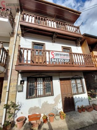 Foto 1 de Casa en venda a barrio Alceda de 6 habitacions amb balcó