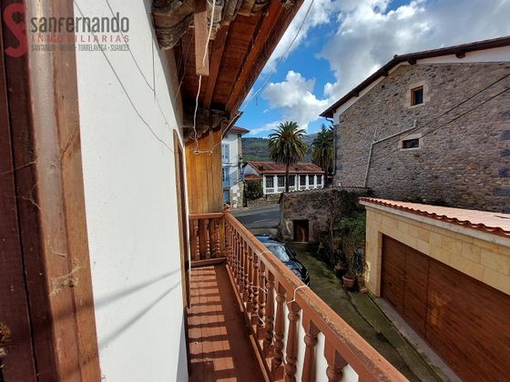 Foto 2 de Casa en venda a barrio Alceda de 6 habitacions amb balcó