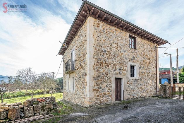 Foto 2 de Casa rural en venda a Corvera de Toranzo de 4 habitacions amb jardí