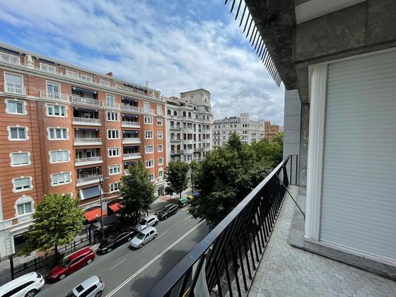Foto 2 de Pis en venda a vía Gran de Don Diego López de Haro de 5 habitacions amb terrassa i garatge