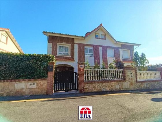 Foto 1 de Casa en venta en calle Aureliano Linares Rivas de 5 habitaciones con terraza y garaje