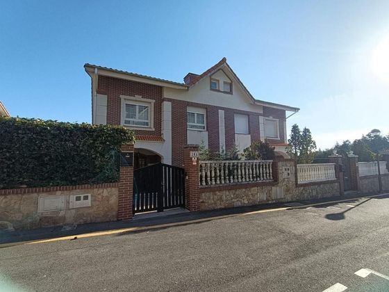 Foto 2 de Casa en venta en calle Aureliano Linares Rivas de 5 habitaciones con terraza y garaje