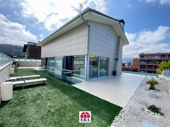 Foto 1 de Casa en venda a calle Ayuntamientos Democráticos de 5 habitacions amb terrassa i piscina