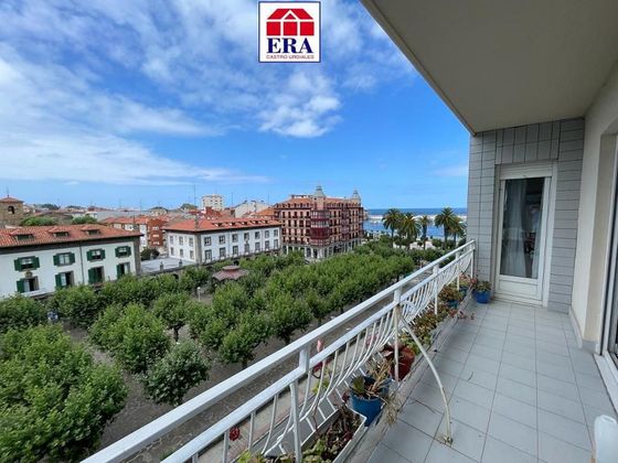 Foto 1 de Pis en venda a calle De la Ronda de 6 habitacions amb terrassa i calefacció