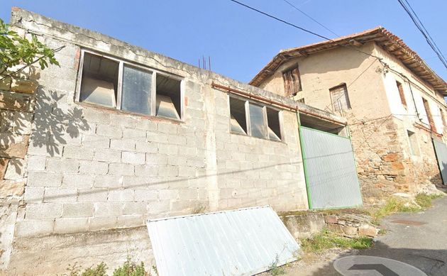 Foto 1 de Casa en venda a barrio Allendelagua de 4 habitacions amb jardí