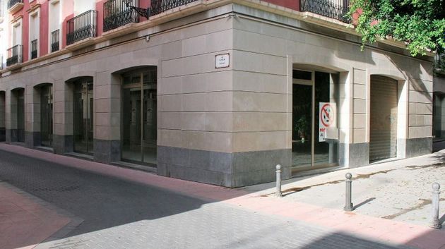 Foto 1 de Alquiler de local en El Raval - Portes Encarnades de 340 m²