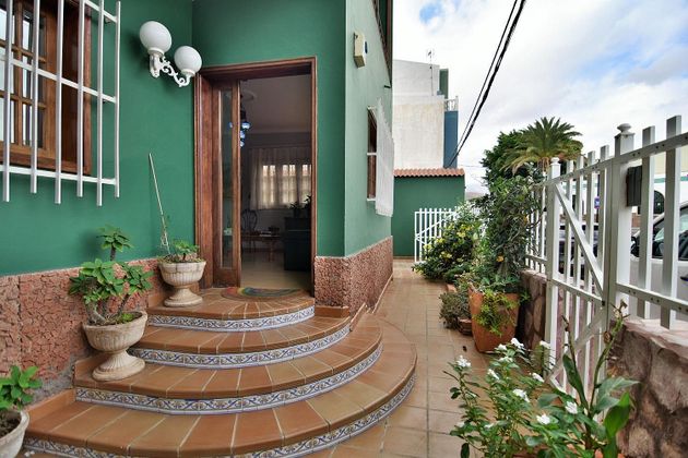Foto 2 de Chalet en venta en Vecindario-Paredilla-Sardina de 4 habitaciones con terraza y jardín