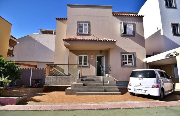 Foto 2 de Chalet en venta en Vecindario-Paredilla-Sardina de 3 habitaciones con terraza y jardín